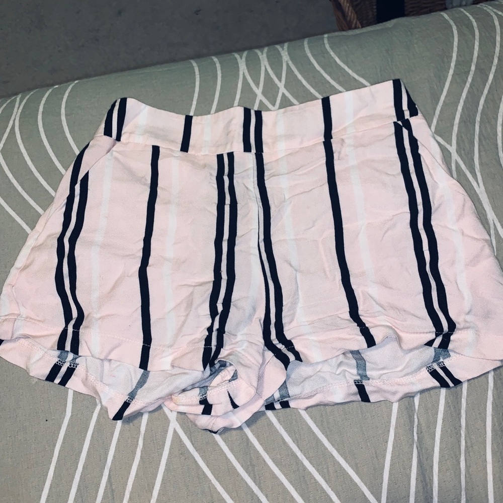 Shorts - Picture 3 of 4